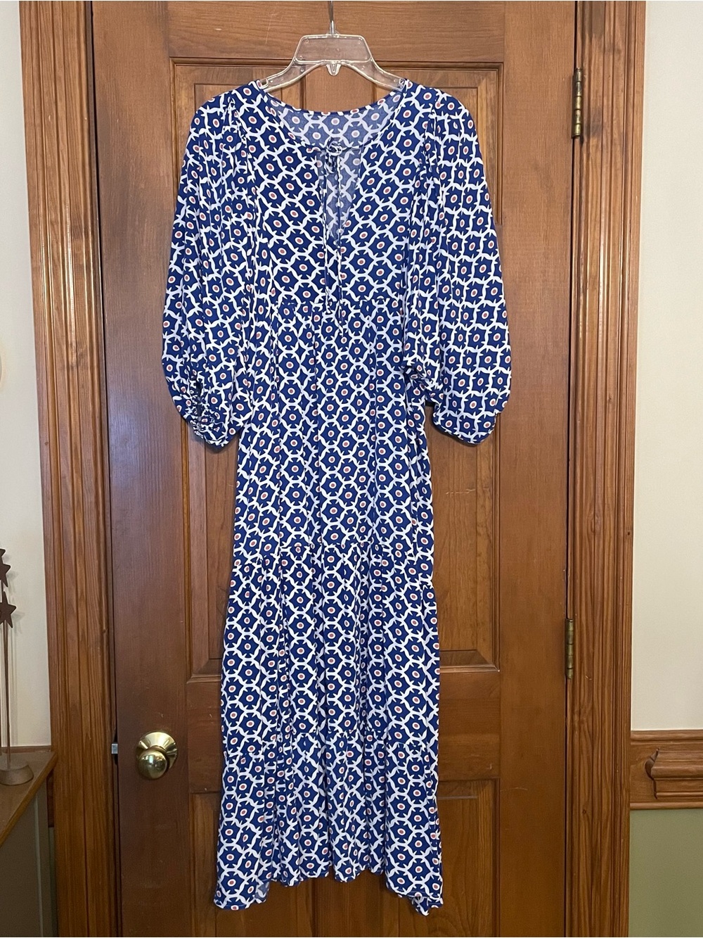 Blue‎ and White Women’s Patterned Dress, Roomy Sleeves, V-Neck, Tie-Neck, Size M